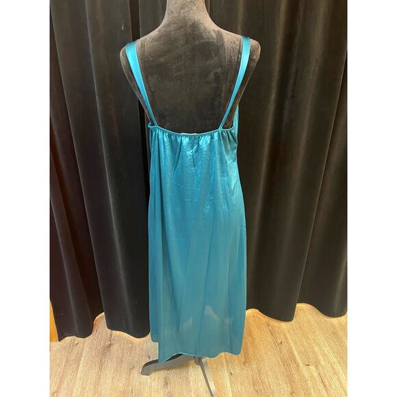 VINTAGE VANITY FAIR SATIN EMERALD GREEN NIGHTGOWN (MEDIUM) - Picture 2 of 4